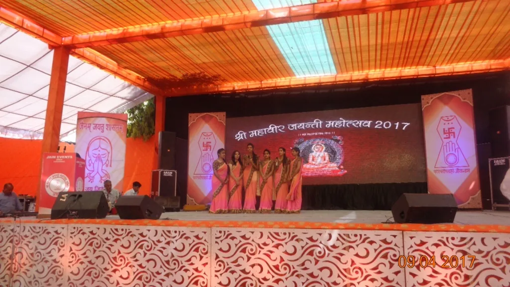 Students performing at Mahaveer Jayanti Mahotsav 2017 in Alwar